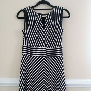 Flattering fit!  White House Black Market Dress